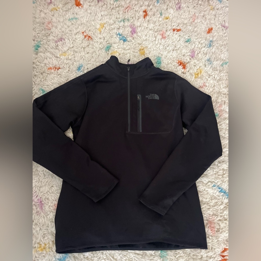 The North Face Men’s Black Half-Zip Pullover Sweater medium